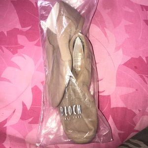 Bloch Tan 4.5 Jazz Shoes